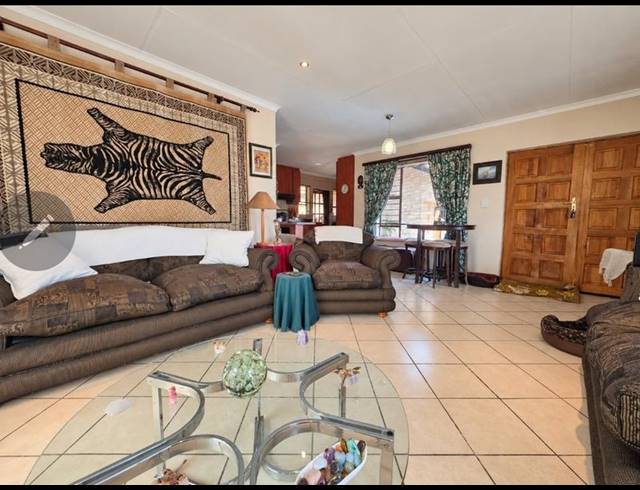3 BEDROOM SIMPLEX FOR SALE IN LAMBTON